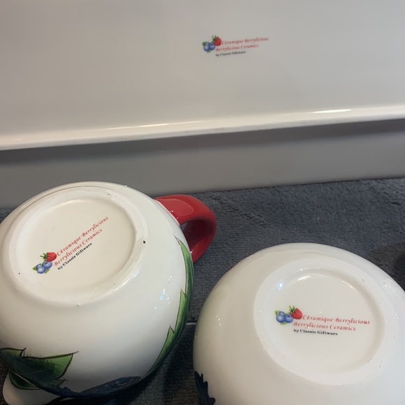 SALE!!!! Berry cream and sugar bowl with serving tray.     2 - Picture 7 of 15